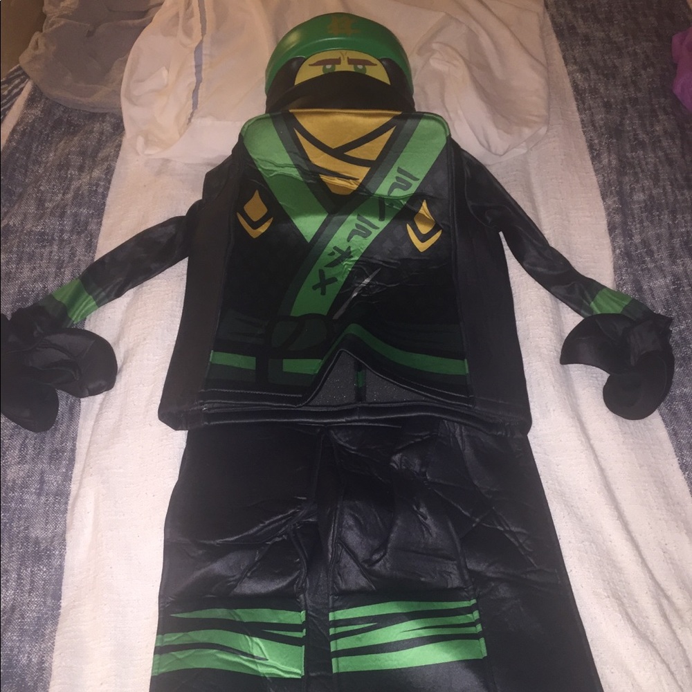 Ninjago Halloween costume—Lloyd, the green ninja!